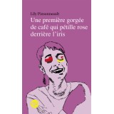 Une première gorgée de café qui pétille rose derrière l'iris